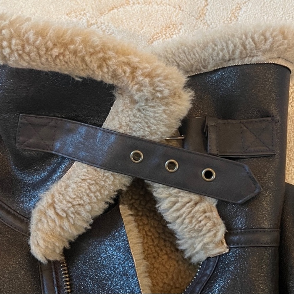 🆕 🔥 ZARA double faced biker jacket
Faux Shearling Brown Coat Size XS - Picture 8 of 15